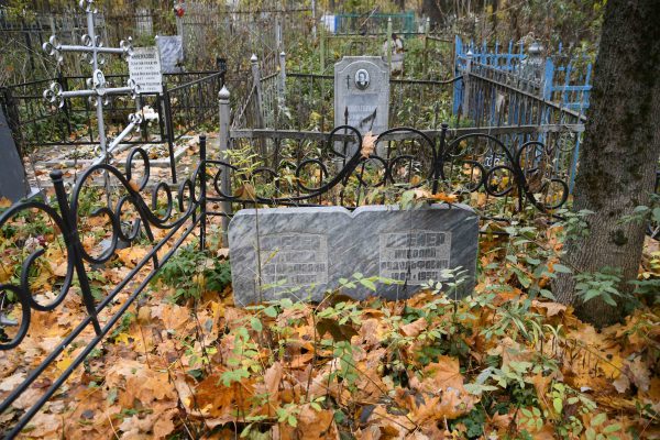 Могила А.Р02