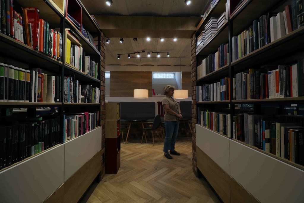 Книжный «Подумать только» в Цоколе.